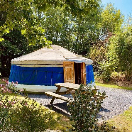 Les Yourtes Du Bearn - Domaine Des Deux Clos Bed & Breakfast Pontiacq-Viellepinte Exterior photo