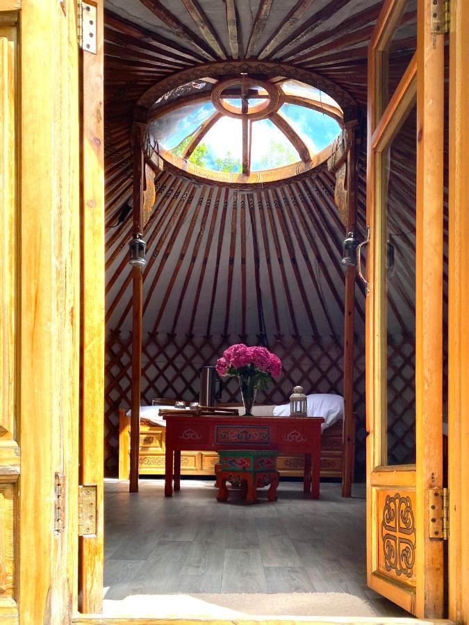 Les Yourtes Du Bearn - Domaine Des Deux Clos Bed & Breakfast Pontiacq-Viellepinte Exterior photo