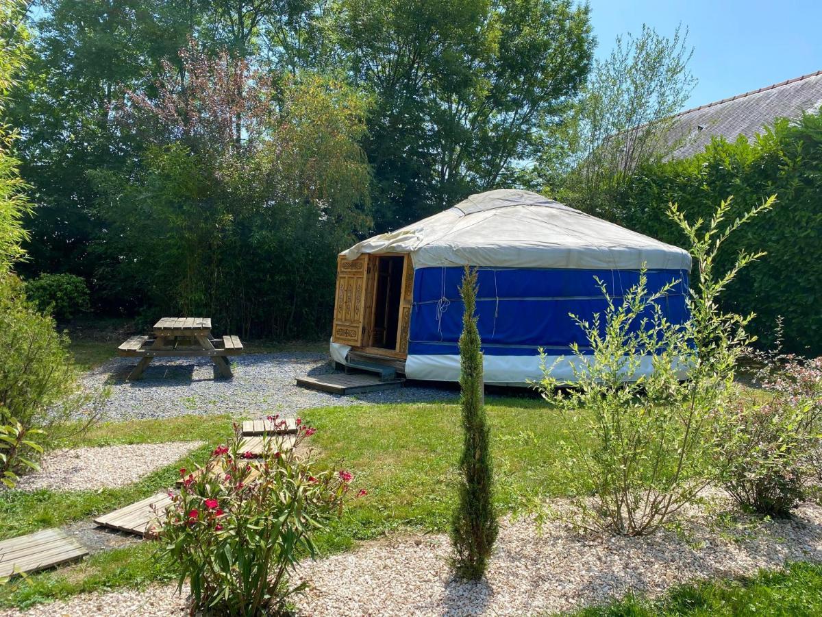Les Yourtes Du Bearn - Domaine Des Deux Clos Bed & Breakfast Pontiacq-Viellepinte Exterior photo