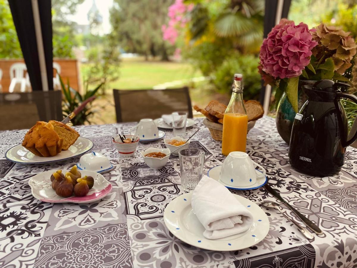 Les Yourtes Du Bearn - Domaine Des Deux Clos Bed & Breakfast Pontiacq-Viellepinte Exterior photo